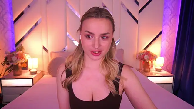 LindsieGreyy online show from April 27, 2026, 6:55 am