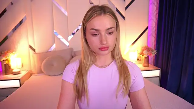 Snapshot of LindsieGreyy chatting on June 11, 2026, 12:14 pm LindsieGreyy online show from June 11, 2026, 12:14 pm