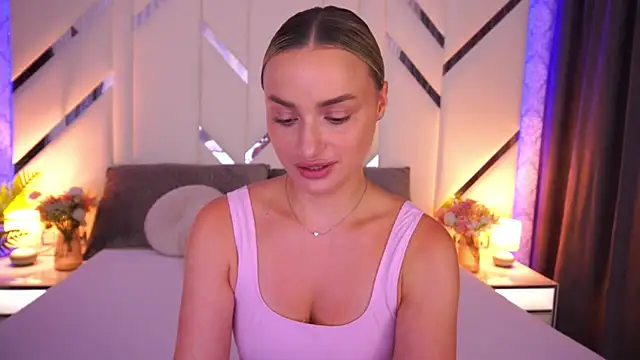 Snapshot of LindsieGreyy chatting on July 20, 2026, 1:24 pm LindsieGreyy online show from July 20, 2026, 1:24 pm