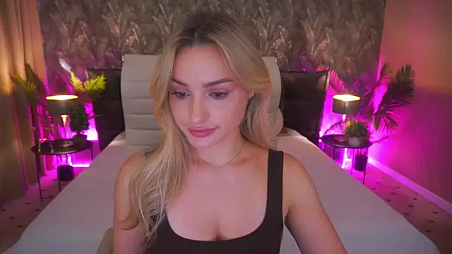 Snapshot of LindsieGreyy chatting on July 26, 2026, 1:07 pm LindsieGreyy online show from July 26, 2026, 1:07 pm