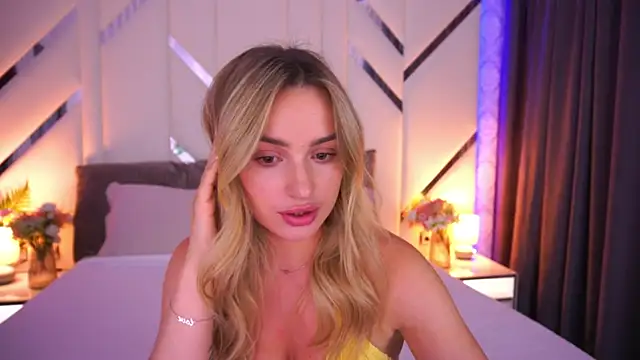 Snapshot of LindsieGreyy chatting on July 28, 2026, 1:10 pm LindsieGreyy online show from July 28, 2026, 1:10 pm