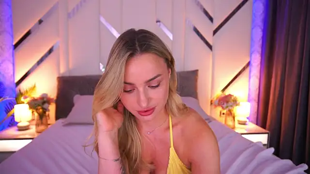 Snapshot of LindsieGreyy chatting on July 28, 2026, 4:39 pm LindsieGreyy online show from July 28, 2026, 4:39 pm