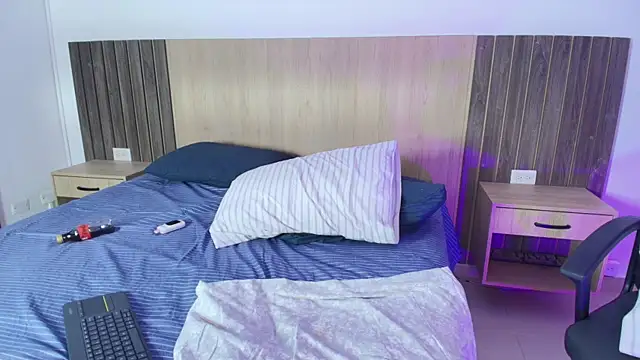 Mia cm online show from March 17, 2025, 5:01 am