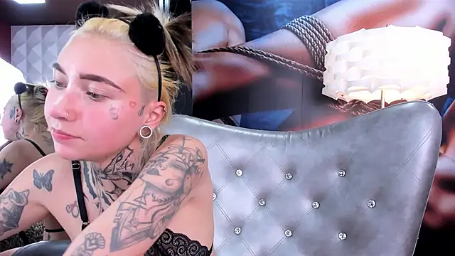 miss   angel online show from February 11, 2025, 6:01 pm