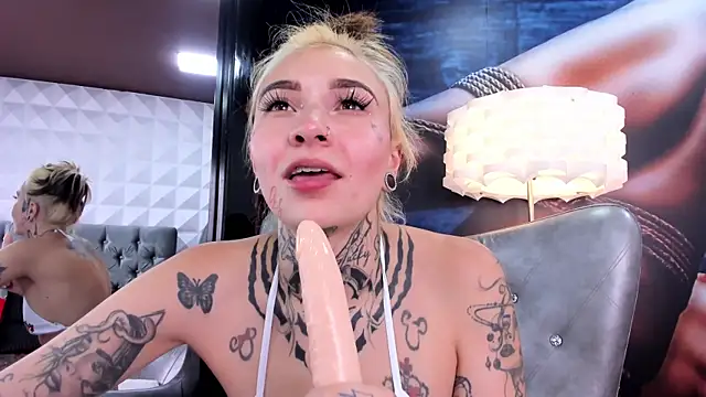 miss   angel online show from February 12, 2025, 9:01 pm