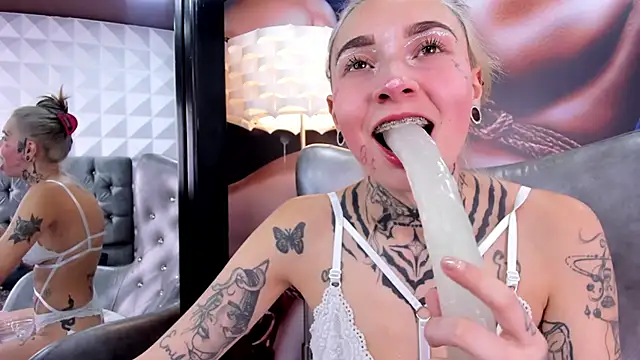 miss   angel online show from February 20, 2025, 6:35 pm