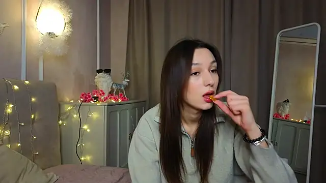 ColleenCox online show from March 4, 2025, 8:16 pm