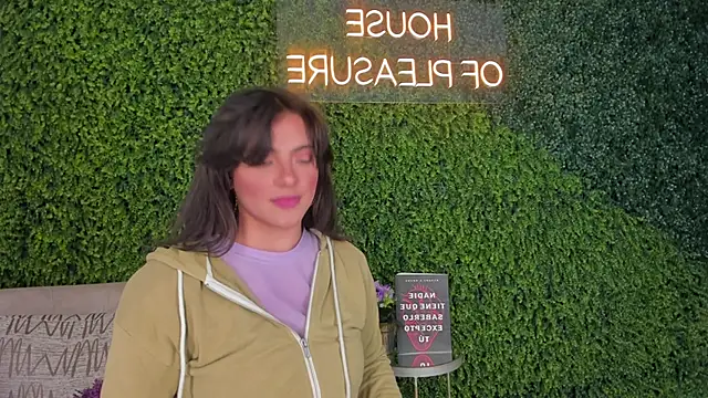 emmiily z online show from February 11, 2025, 8:10 pm