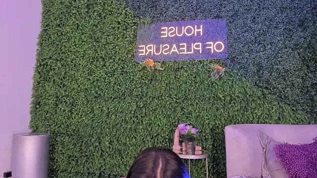 emmiily z online show from March 7, 2025, 9:51 am