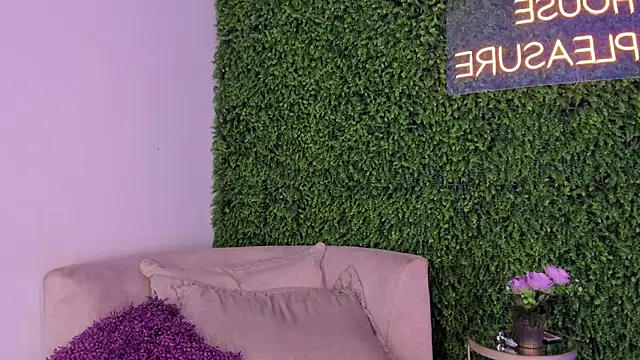 emmiily z online show from March 11, 2025, 6:53 am