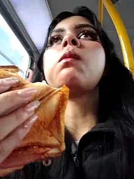 Snapshot of CHLOE_ISABELL chatting on March 21, 2025, 12:06 pm CHLOE ISABELL online show from March 21, 2025, 12:06 pm