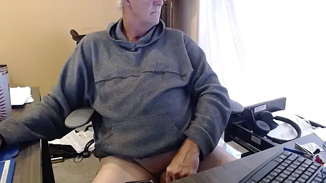 olderandwiser2 online show from September 9, 2025, 6:18 pm