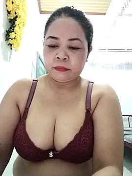 Baby-bigtits2024 online show from October 2, 2025, 10:06 pm