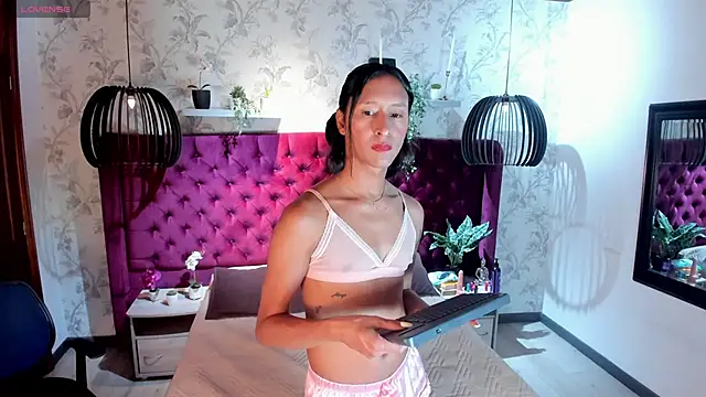 Snapshot of Georgina_Palacios_ chatting on November 10, 2025, 4:00 am Georgina Palacios online show from November 10, 2025, 4:00 am