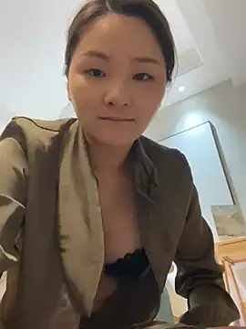 Mia-77 online show from February 21, 2025, 1:33 pm