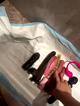 Mia-77 online show from November 28, 2025, 9:34 am