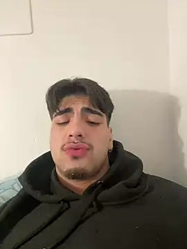 jovencitoboy21 online show from February 17, 2025, 10:47 pm