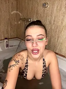 Foxy Rosee online show from October 21, 2025, 6:30 pm