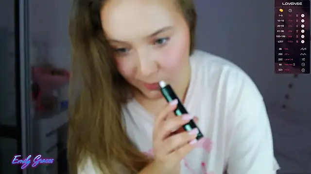 Snapshot of EmilyxxGraces chatting on September 16, 2025, 3:07 am EmilyxxGraces online show from September 16, 2025, 3:07 am