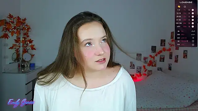 Snapshot of EmilyxxGraces chatting on September 19, 2025, 12:45 am EmilyxxGraces online show from September 19, 2025, 12:45 am