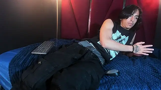 ParanoidTemptaion  online show from February 20, 2025, 3:41 pm