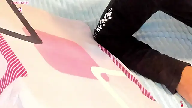 ParanoidTemptaion  online show from September 12, 2025, 10:37 am