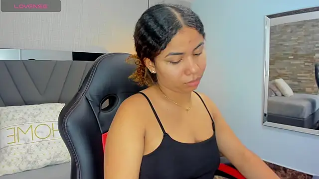 MELINAMARTINS online show from January 14, 2026, 7:19 pm