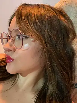 ValentinaOrtiz3 online show from February 28, 2025, 2:09 am