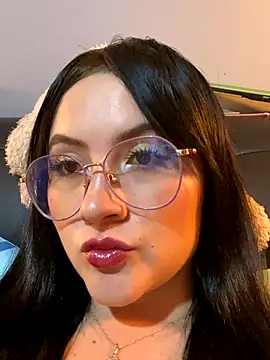 ValentinaOrtiz3 online show from September 18, 2025, 2:13 am