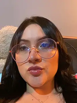 ValentinaOrtiz3 online show from September 19, 2025, 2:02 am