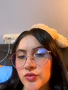 ValentinaOrtiz3 online show from October 11, 2025, 2:22 am