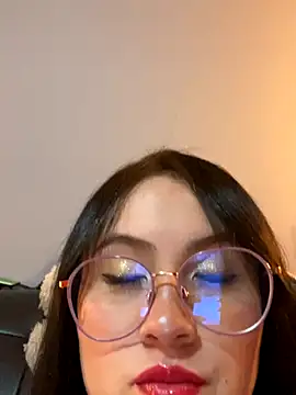 ValentinaOrtiz3 online show from October 15, 2025, 2:11 am