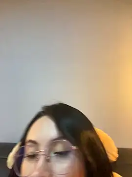 ValentinaOrtiz3 online show from November 18, 2025, 2:17 am