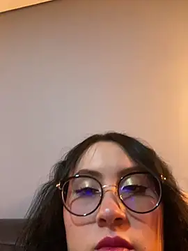 ValentinaOrtiz3 online show from December 18, 2025, 2:50 am