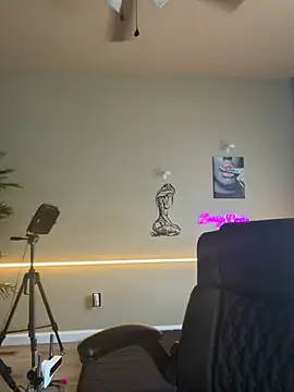 bossyroxy84 online show from February 3, 2026, 6:13 pm