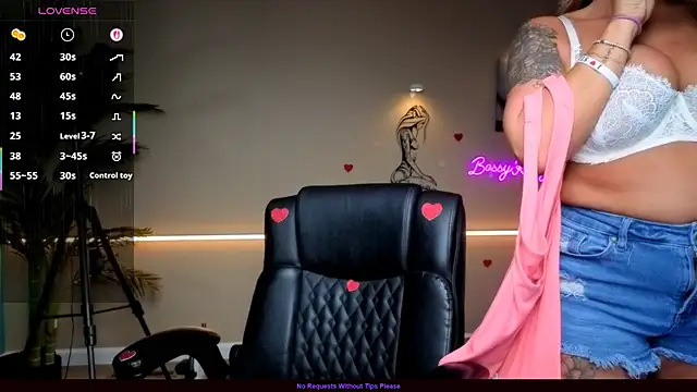 bossyroxy84 online show from February 19, 2026, 12:06 am