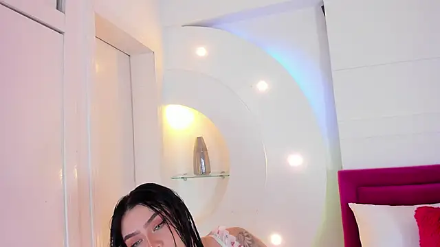 isolari  online show from February 6, 2025, 12:05 pm