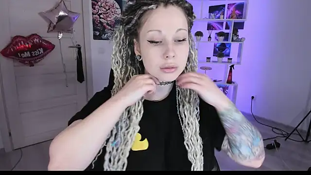 HoneySallyMoore online show from September 28, 2025, 3:28 pm