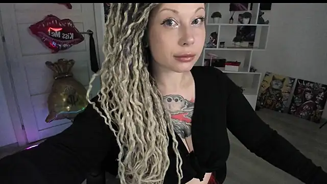 Snapshot of HoneySallyMoore chatting on June 13, 2026, 7:34 pm HoneySallyMoore online show from June 13, 2026, 7:34 pm