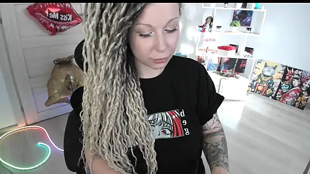 Snapshot of HoneySallyMoore chatting on July 28, 2026, 3:43 pm HoneySallyMoore online show from July 28, 2026, 3:43 pm