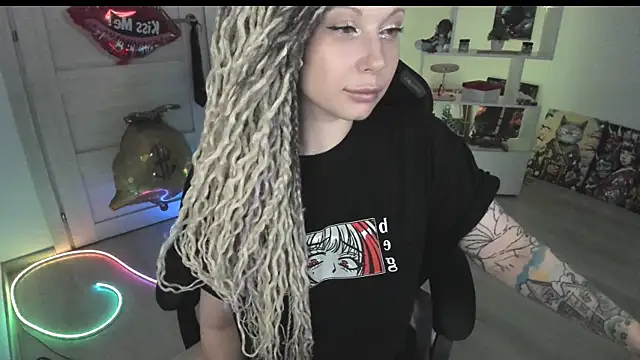 Snapshot of HoneySallyMoore chatting on July 28, 2026, 6:20 pm HoneySallyMoore online show from July 28, 2026, 6:20 pm
