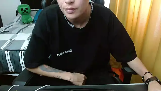 duo peludoo online show from April 22, 2026, 3:46 pm