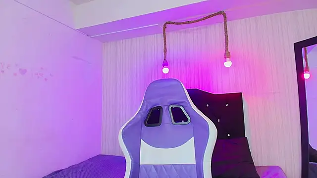 nicky angel1 online show from November 7, 2025, 6:41 pm