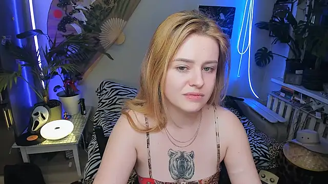 Alexa Pirs online show from December 3, 2025, 7:34 pm