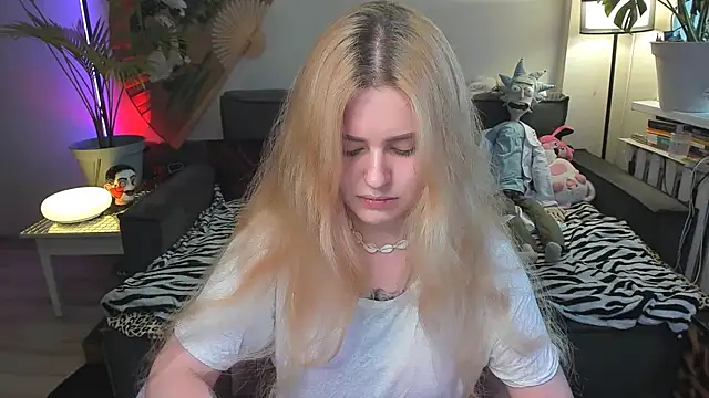 Alexa Pirs online show from July 3, 2026, 4:35 pm