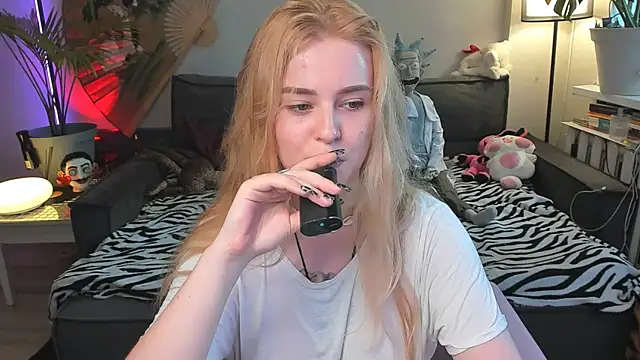 Alexa Pirs online show from July 7, 2026, 2:43 pm