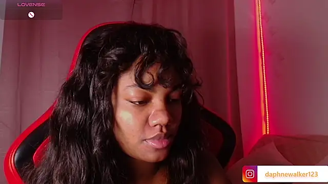 Snapshot of Daphnewalker__ chatting on February 17, 2026, 12:01 pm Daphnewalker online show from February 17, 2026, 12:01 pm