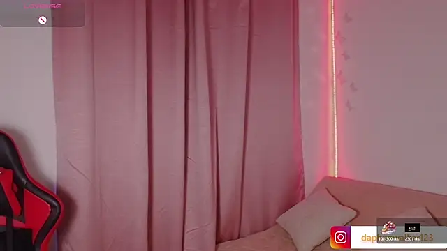 Snapshot of Daphnewalker__ chatting on March 13, 2026, 12:45 pm Daphnewalker online show from March 13, 2026, 12:45 pm