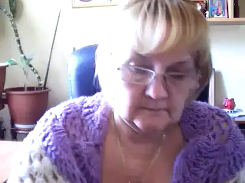 Snapshot of Violet5364 chatting on March 6, 2025, 10:20 am Violet5364 online show from March 6, 2025, 10:20 am