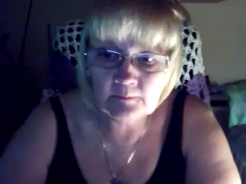 Snapshot of Violet5364 chatting on March 20, 2025, 8:40 pm Violet5364 online show from March 20, 2025, 8:40 pm